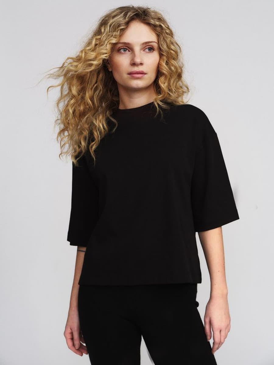 Lotte Tee