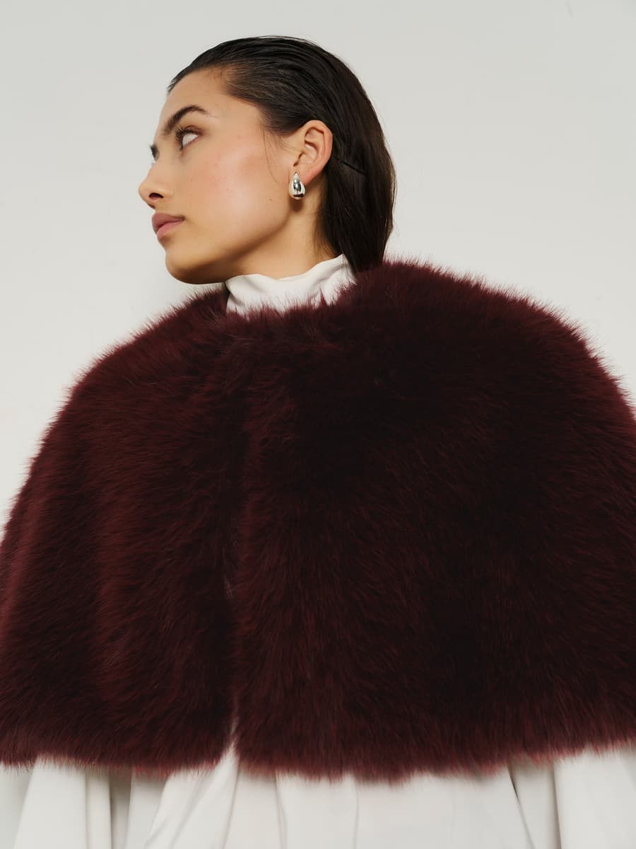Izaya Fake Fur Cape