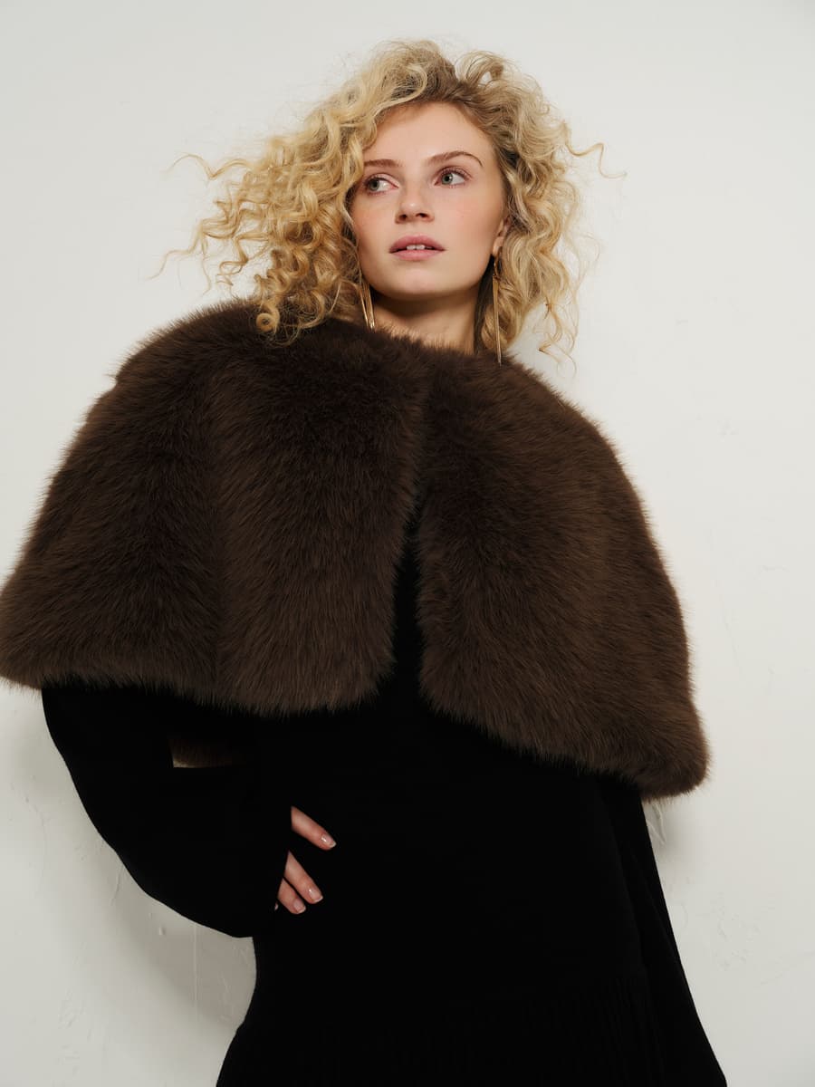 Izaya Fake Fur Cape